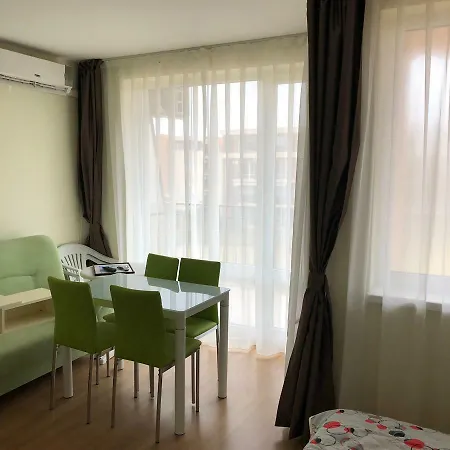 Private Single Located In Orhid Ford Garden Apartament *