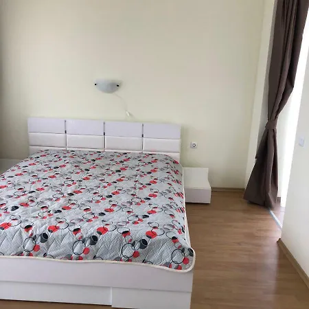 Private Single Located In Orhid Ford Garden Apartament Sunny Beach