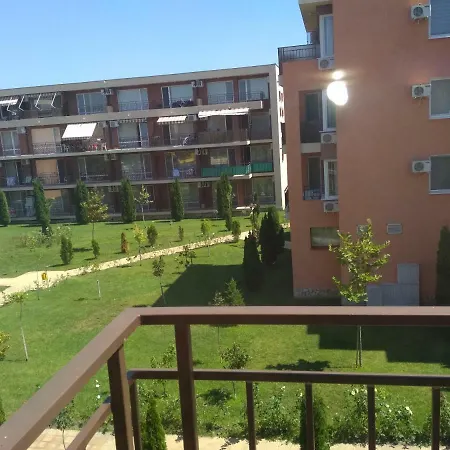 Private Single Located In Orhid Ford Garden Apartament Sunny Beach